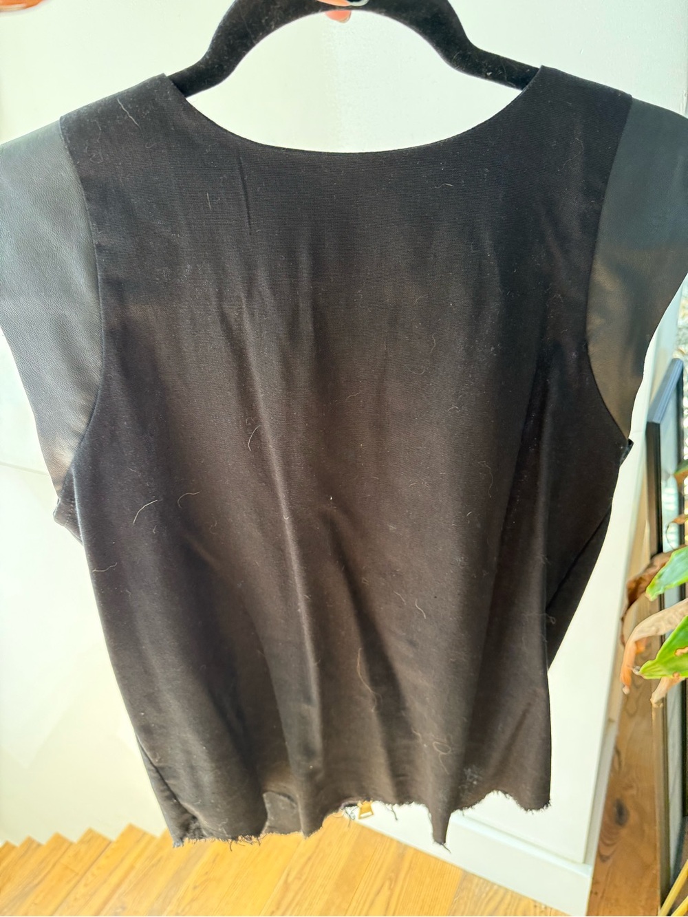 Black Sleeveless Women's Top - Classic Crew Neck